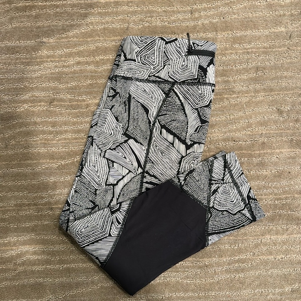 Lululemon Capri Leggings - RARE PRINT